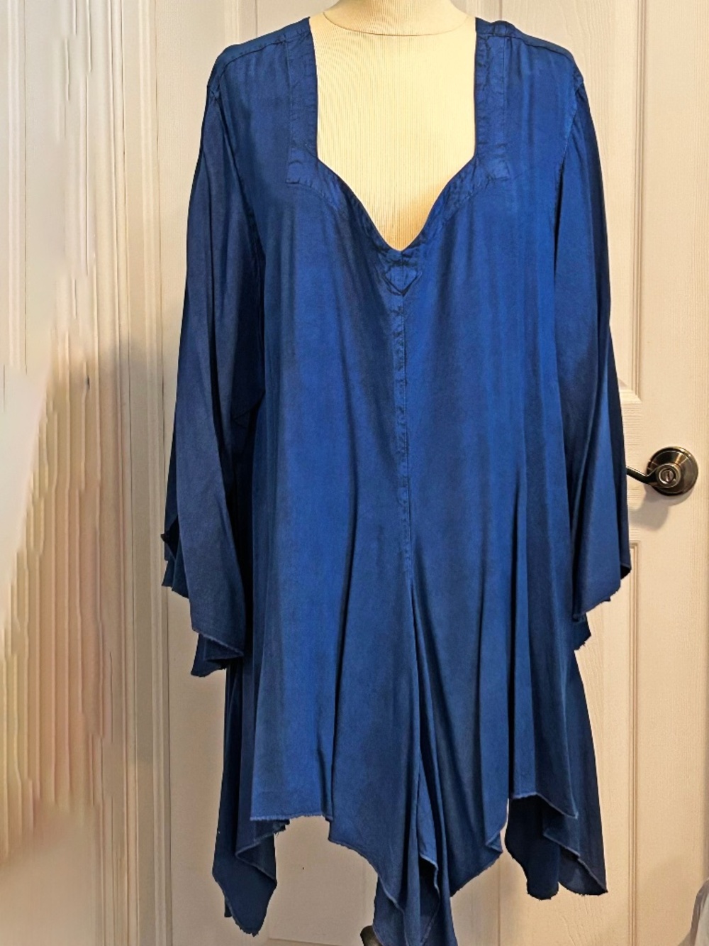 TUNIC, HANDKERCHIEF HEM, BLUE DEVINE (Med. Blue), SIZE 4X, DIAMOND NECK, FLOWING